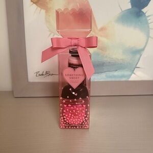 Bath & Body Works something Sweet Gift Set